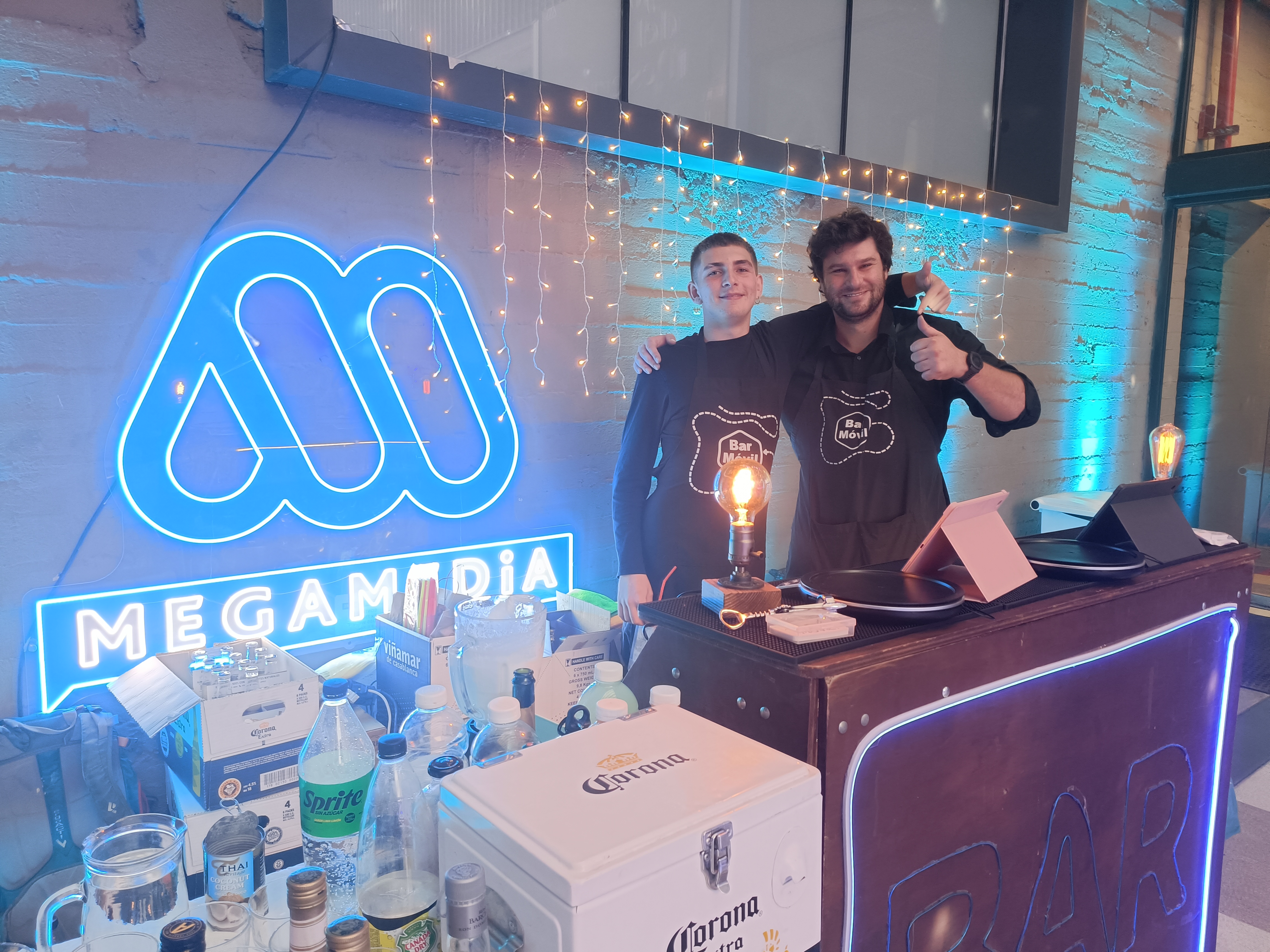 Evento corporativo Megamedia con bar móvil