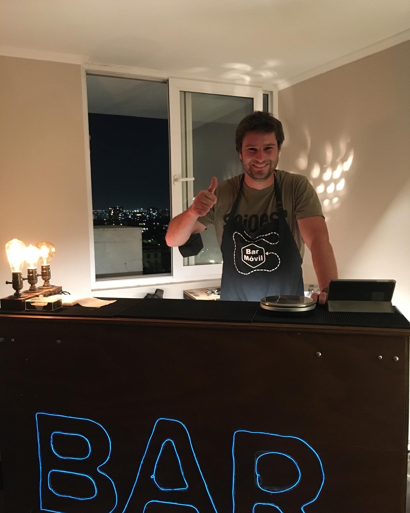 Bar móvil en oficina corporativa Santiago